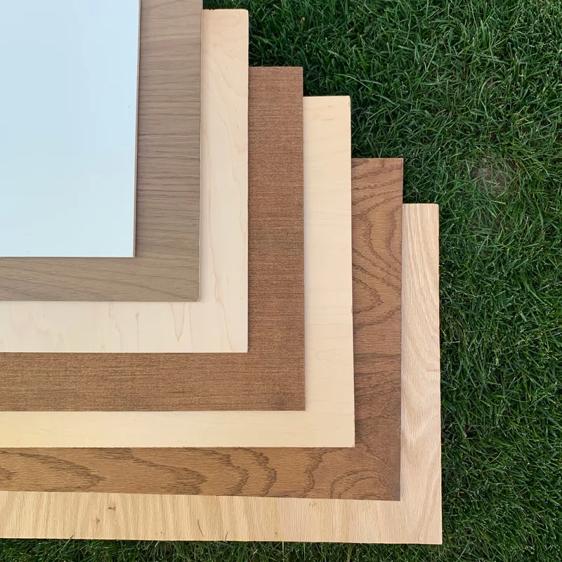 Skirtingų medžio plokščių ir paviršių pavyzdžiai graviravimui ir pjovimui